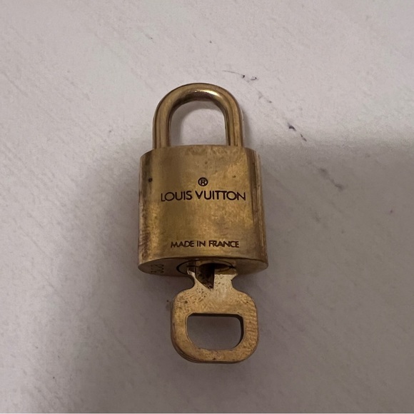 Louis Vuitton Lock and Key 308 - Picture 3 of 3